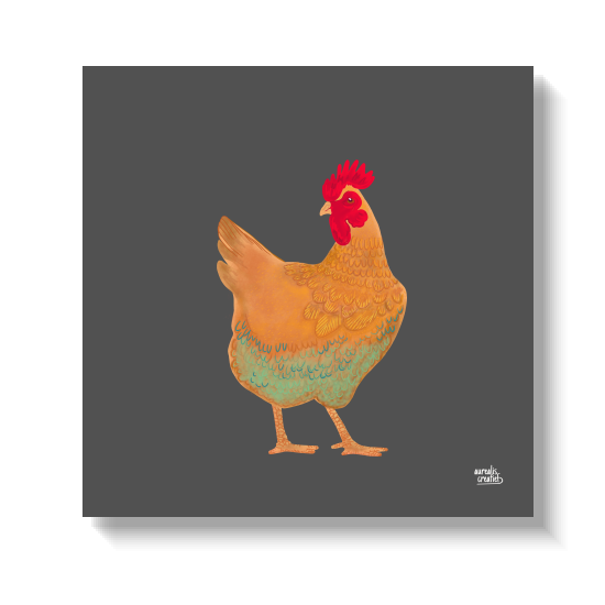 Gouden kip, in profiel afgebeeld, met een felrode kam.