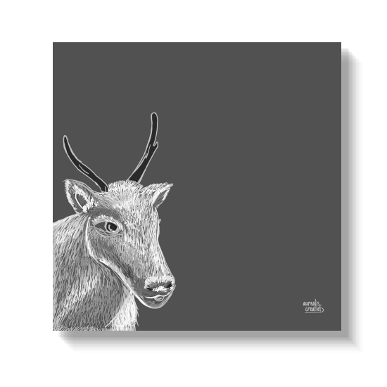 Een rendier, getekend met fijne penstreken, met naar boven gerichte geweien.