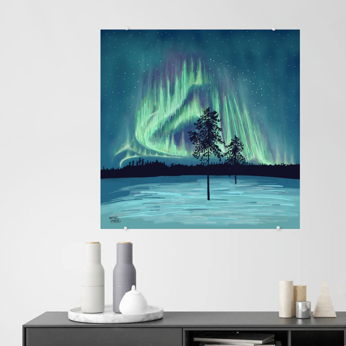 Groen noorderlicht danst boven besneeuwde dennenbomen in Lapland