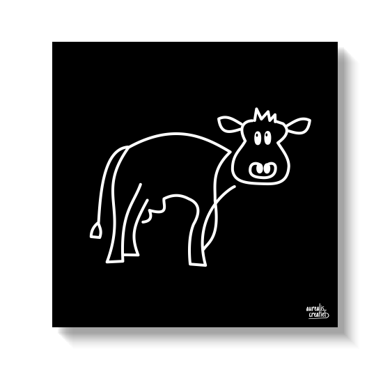 Koe met brede hoorns en een vriendelijke blik, in witte lijnen getekend.
