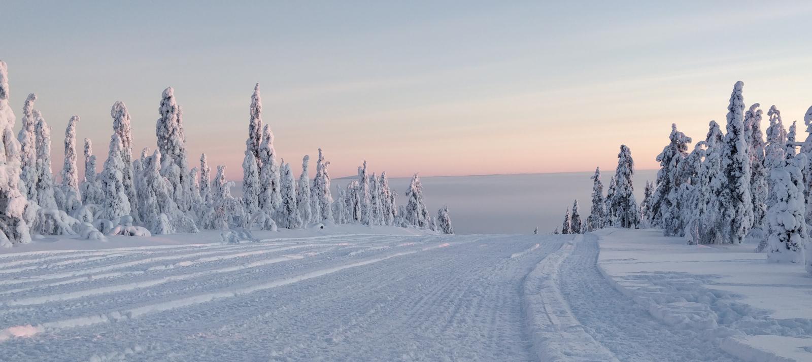 pink-sunset-levitunturi-lapland-story-8-seasons