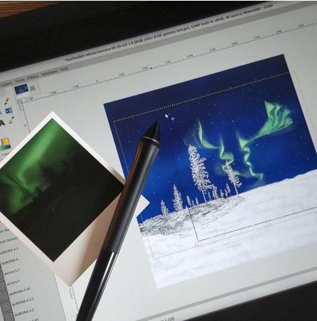 De Polaroid uit januari 2021 waaruit ‘Frozen Forest’ is voortgekomen, naast de tekening die nog in wording is.